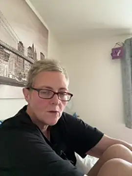 Curvy-Jinx online show from November 6, 8:26 am