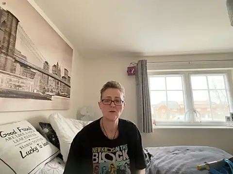 Curvy-Jinx online show from March 12, 8:31 am