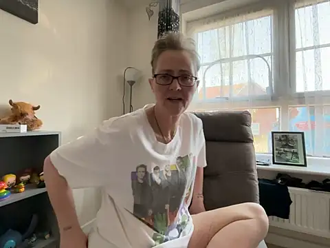 Curvy-Jinx online show from March 19, 8:29 am