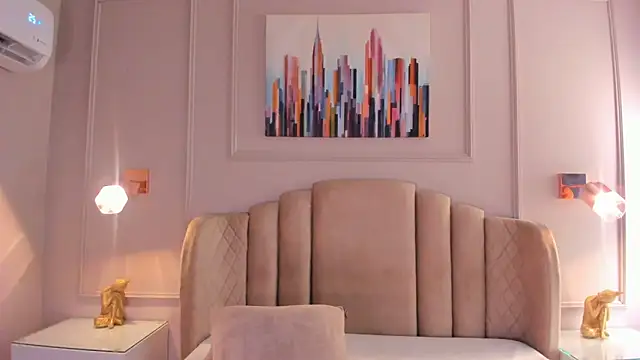 Snapshot of mia_kisses2 chatting on March 8, 3:21 am mia kisses2 online show from March 8, 3:21 am