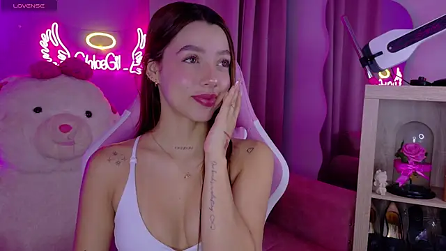 Chloegi   online show from February 12, 9:04 am