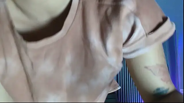 Snapshot of rachell_owen chatting on October 6, 3:26 am rachell owen online show from October 6, 3:26 am