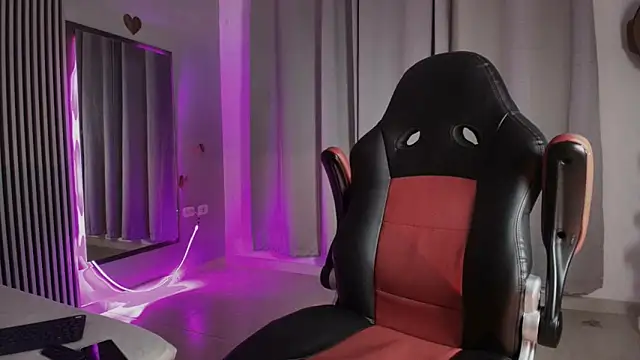 Snapshot of rachell_owen chatting on November 17, 4:40 am rachell owen online show from November 17, 4:40 am