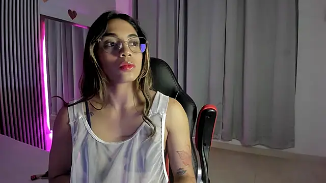 Snapshot of rachell_owen chatting on December 5, 4:43 am rachell owen online show from December 5, 4:43 am