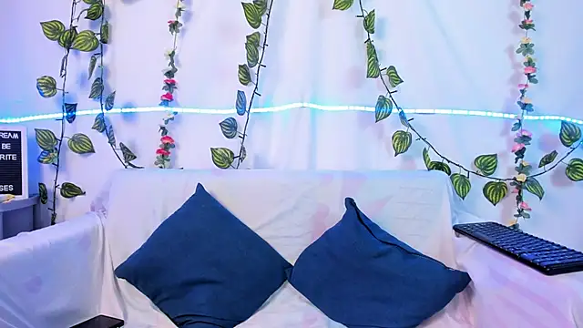 Delilah 85 online show from November 13, 10:41 pm