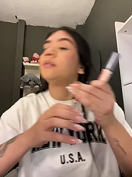 Snapshot of alhaana_ chatting on February 18, 11:55 pm alhaana online show from February 18, 11:55 pm