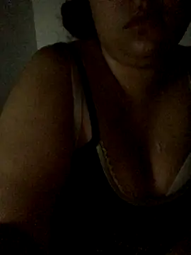 Snapshot of luisahot_9727 chatting on November 3, 6:14 am luisahot 9727 online show from November 3, 6:14 am