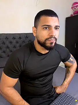 Snapshot of vincentjaxon chatting on October 11, 11:31 am vincentjaxon online show from October 11, 11:31 am