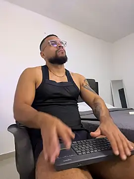 Snapshot of vincentjaxon chatting on October 21, 12:39 pm vincentjaxon online show from October 21, 12:39 pm