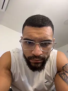 Snapshot of vincentjaxon chatting on October 25, 11:07 am vincentjaxon online show from October 25, 11:07 am