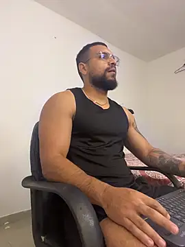 Snapshot of vincentjaxon chatting on October 29, 11:01 am vincentjaxon online show from October 29, 11:01 am