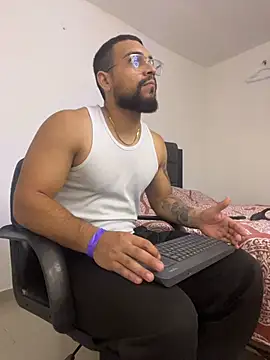 Snapshot of vincentjaxon chatting on November 2, 8:39 am vincentjaxon online show from November 2, 8:39 am