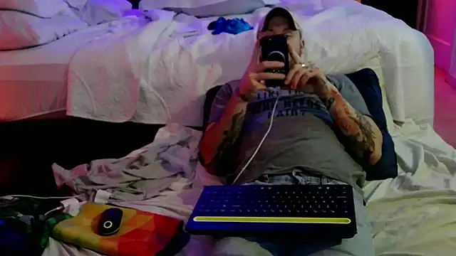 Luv2SuckBWC92 online show from October 2, 7:04 am