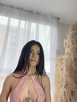 Sofi Leal online show from November 13, 3:00 pm