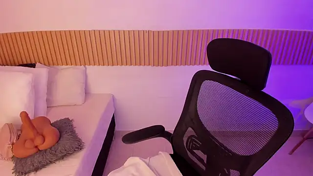 OliviaSweett online show from November 15, 12:30 am