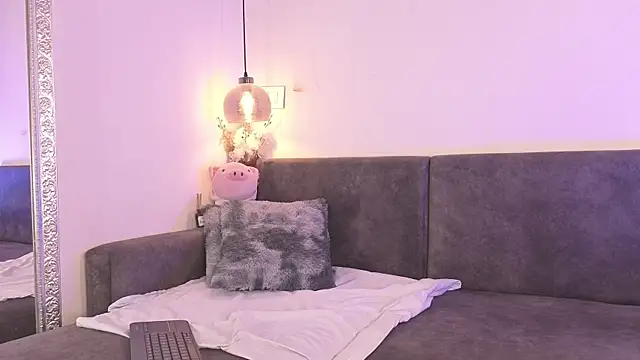 littlee Sophi  online show from December 21, 12:07 am