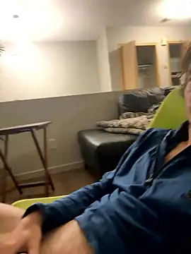 Snapshot of Hungboxer69 chatting on January 10, 5:09 am Hungboxer69 online show from January 10, 5:09 am