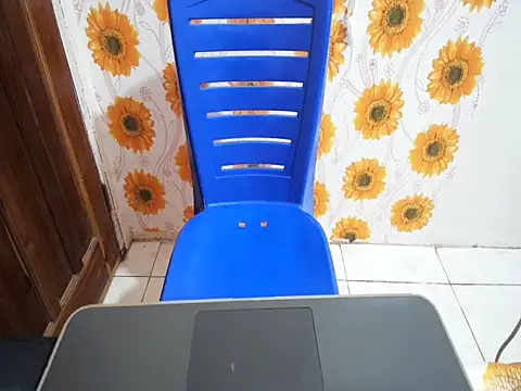 PrettyClaudia online show from July 18, 9:46 am
