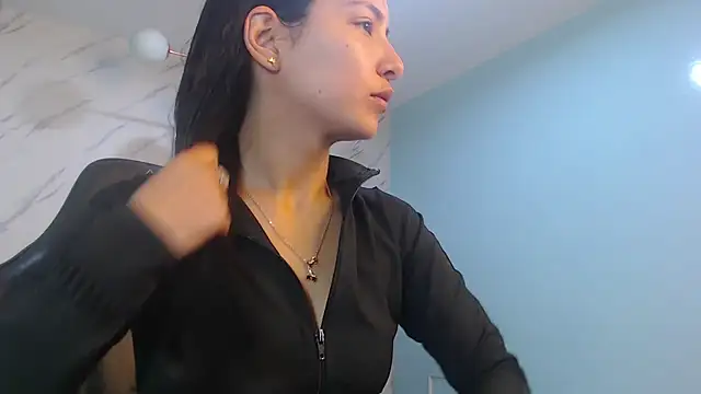 victoria hernandez t  online show from June 10, 1:10 pm