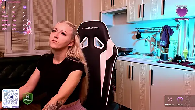 Snapshot of space_danger chatting on October 8, 7:22 pm space danger online show from October 8, 7:22 pm