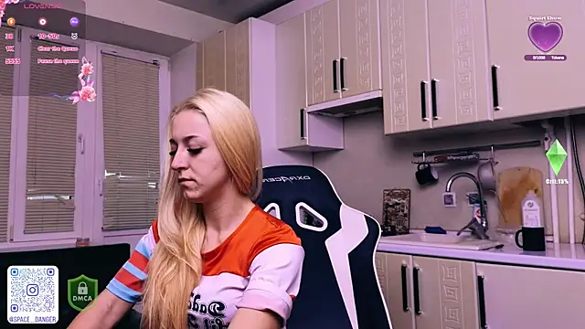 Snapshot of space_danger chatting on October 14, 4:02 am space danger online show from October 14, 4:02 am