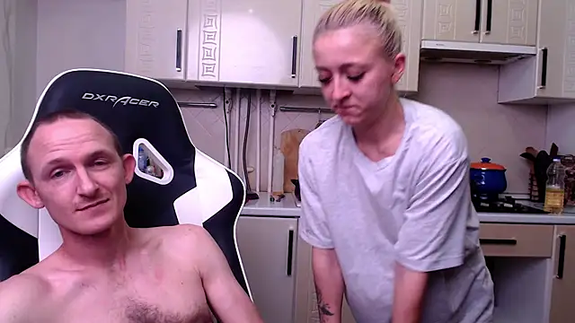 Snapshot of space_danger chatting on October 29, 12:46 am space danger online show from October 29, 12:46 am