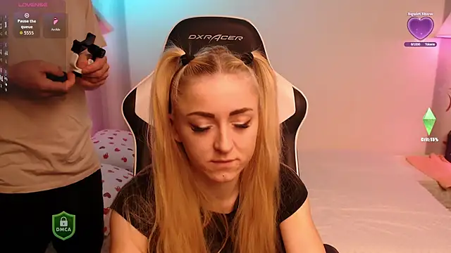 Snapshot of space_danger chatting on November 8, 8:03 am space danger online show from November 8, 8:03 am