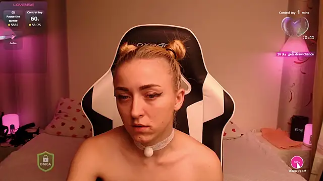 Snapshot of space_danger chatting on November 19, 8:53 pm space danger online show from November 19, 8:53 pm