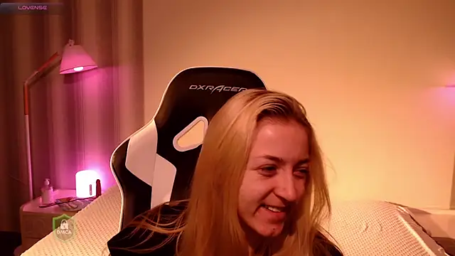 Snapshot of space_danger chatting on December 15, 6:17 am space danger online show from December 15, 6:17 am