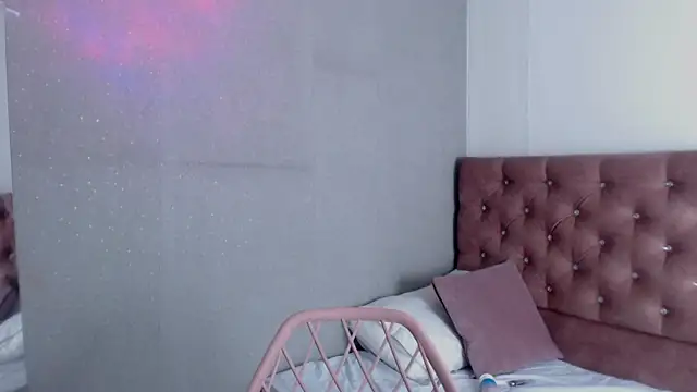 Snapshot of Stefany_44 chatting on November 14, 6:17 pm Stefany 44 online show from November 14, 6:17 pm