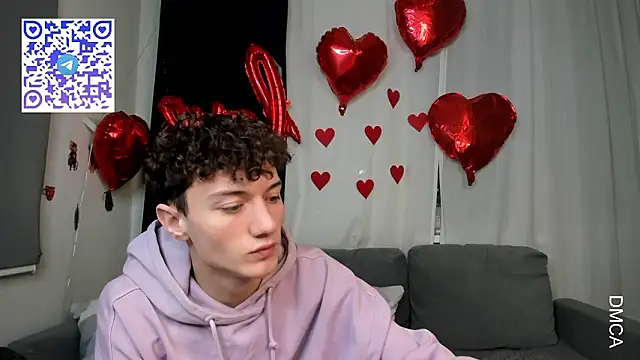 Snapshot of Kevin_Young_Cat chatting on February 17, 5:41 pm Kevin Young Cat online show from February 17, 5:41 pm