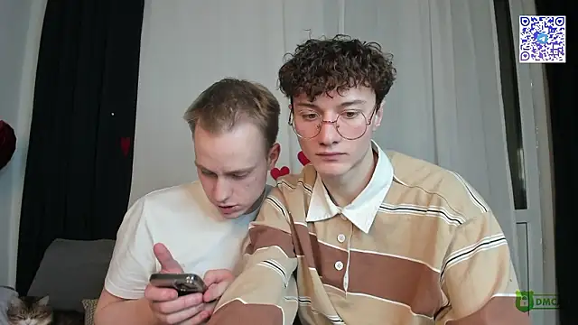 Snapshot of Kevin_Young_Cat chatting on February 24, 7:56 pm Kevin Young Cat online show from February 24, 7:56 pm