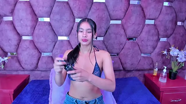 Miaa Davis  online show from December 19, 3:02 am