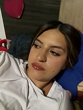 Snapshot of Sophie_petit1 chatting on October 5, 1:15 am Sophie petit1 online show from October 5, 1:15 am