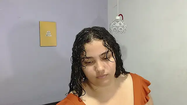 penelope gucci1 online show from September 17, 11:56 am