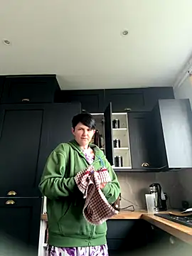 Snapshot of backdoorgalore4you chatting on December 22, 9:39 am backdoorgalore4you online show from December 22, 9:39 am