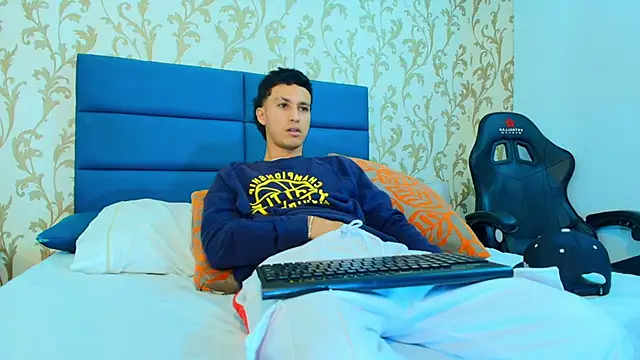 Marcus Jeron online show from October 16, 2:34 am