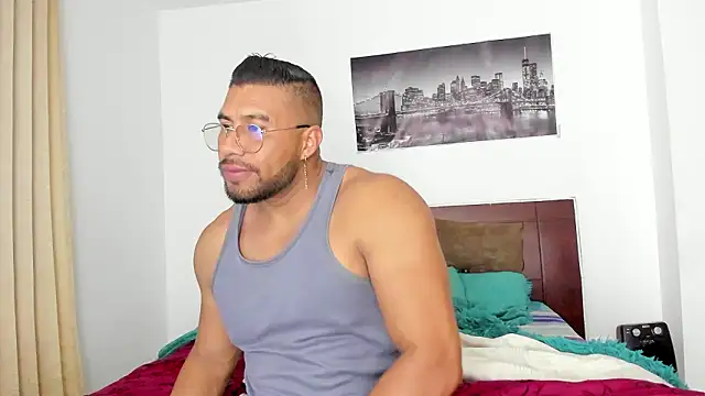 Snapshot of AntonyDAngelo25 chatting on February 10, 4:49 am AntonyDAngelo25 online show from February 10, 4:49 am