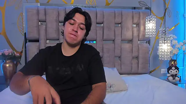 EmilyANDrew  online show from September 13, 4:45 am