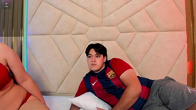 EmilyANDrew  online show from November 4, 5:06 am