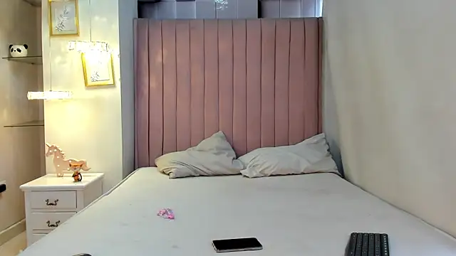 Snapshot of CandySays chatting on October 3, 11:40 am CandySays online show from October 3, 11:40 am