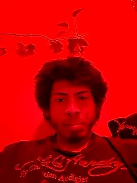 Snapshot of UsaGuy76 chatting on April 12, 4:39 am UsaGuy76 online show from April 12, 4:39 am