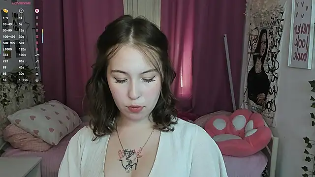 Snapshot of LanaRoselle chatting on February 24, 9:57 pm LanaRoselle online show from February 24, 9:57 pm