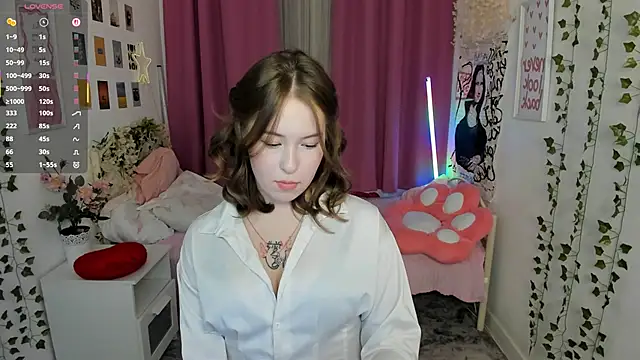 Snapshot of LanaRoselle chatting on March 6, 9:33 pm LanaRoselle online show from March 6, 9:33 pm