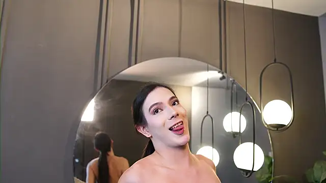 Ariaa Isabell online show from July 15, 6:35 pm