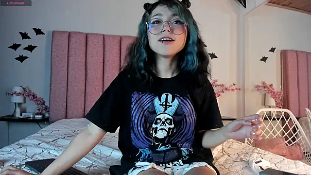 Snapshot of TerumiKitty chatting on November 24, 8:19 pm TerumiKitty online show from November 24, 8:19 pm