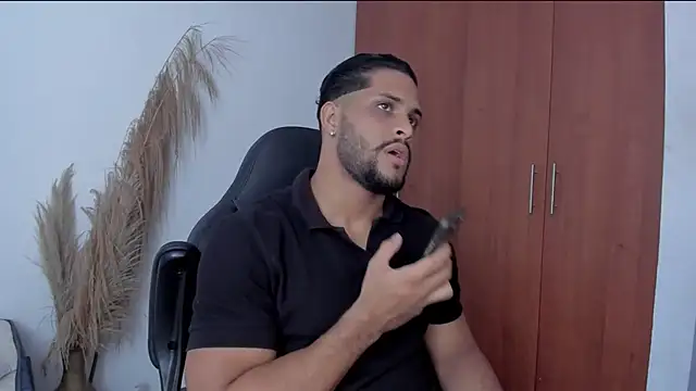 Snapshot of Pier_Simons chatting on June 7, 4:55 pm Pier Simons online show from June 7, 4:55 pm