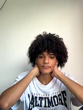 Max Rain online show from October 3, 7:55 pm