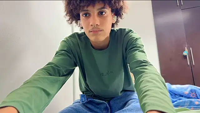 Max Rain online show from November 23, 4:01 am