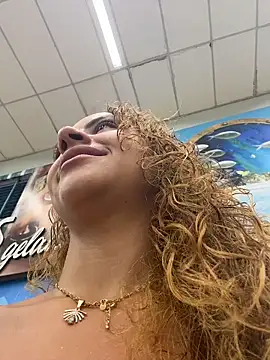 Chloe Leaozinho online show from February 15, 4:25 pm